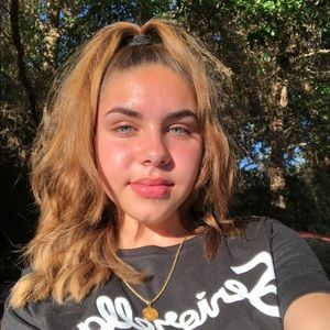 Meet your Posher, Adriana